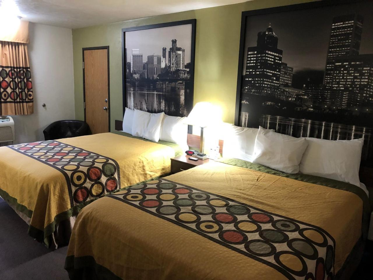 Super 8 By Wyndham Salem Hotel Bagian luar foto