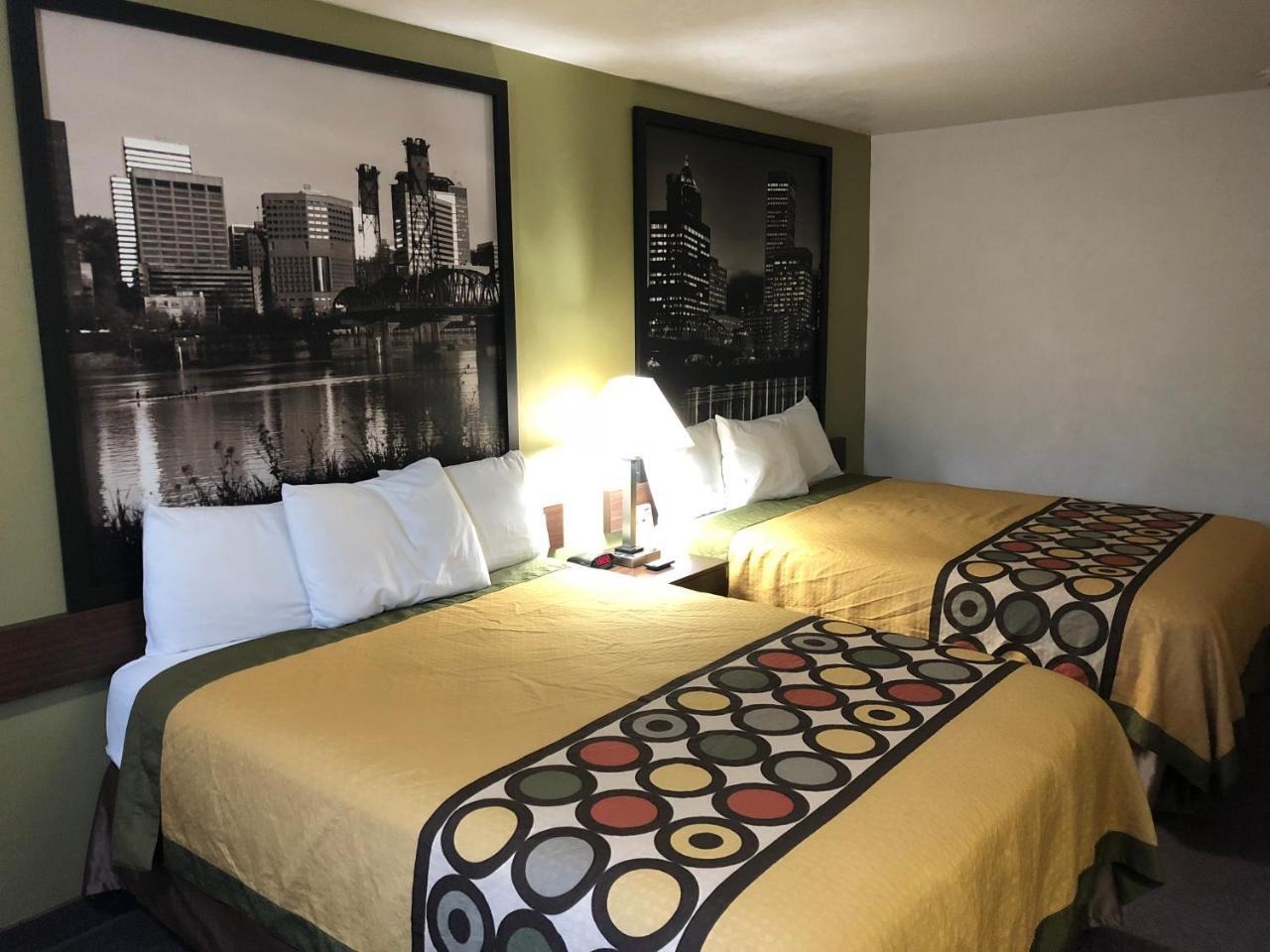 Super 8 By Wyndham Salem Hotel Bagian luar foto