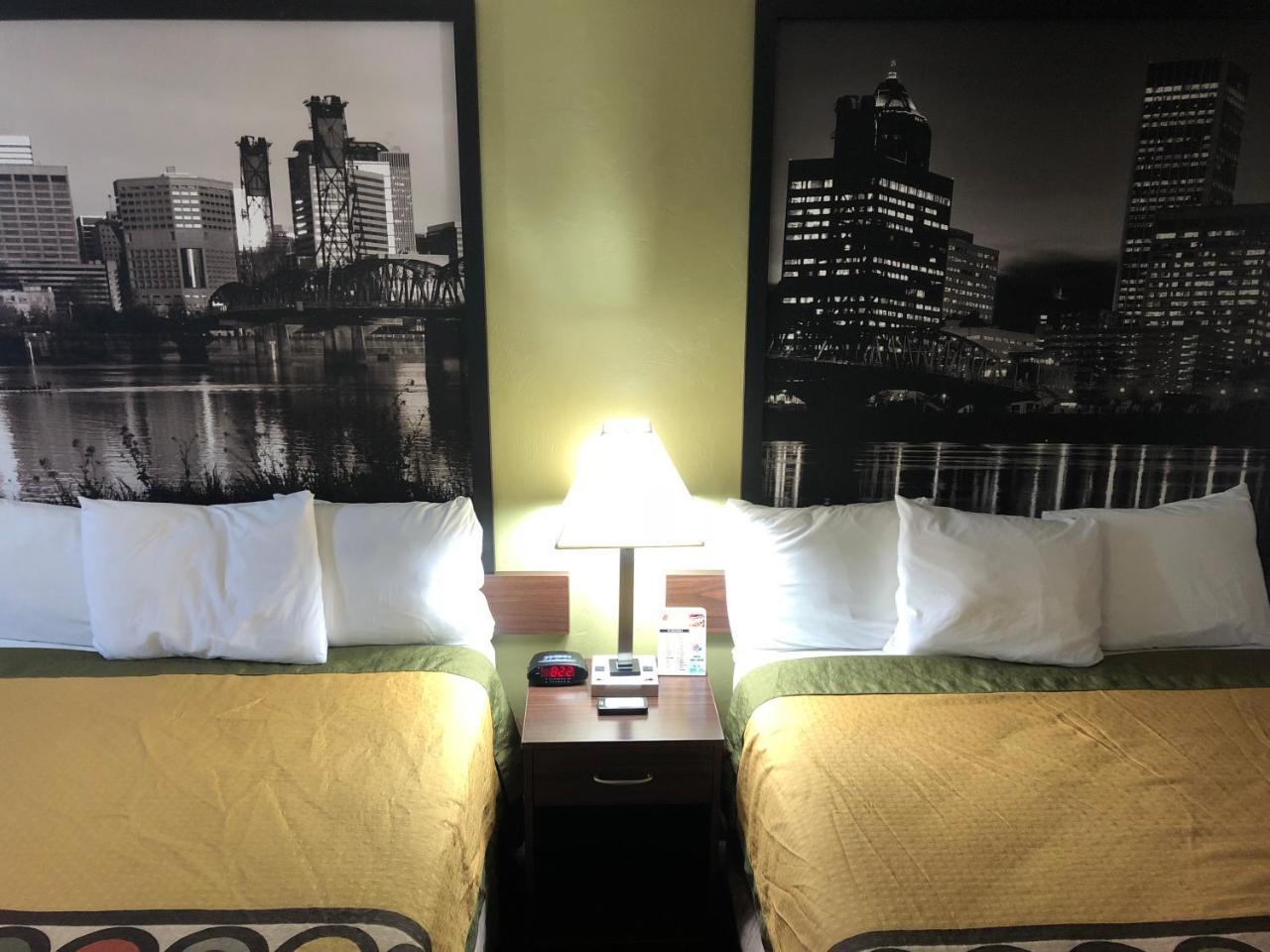 Super 8 By Wyndham Salem Hotel Bagian luar foto