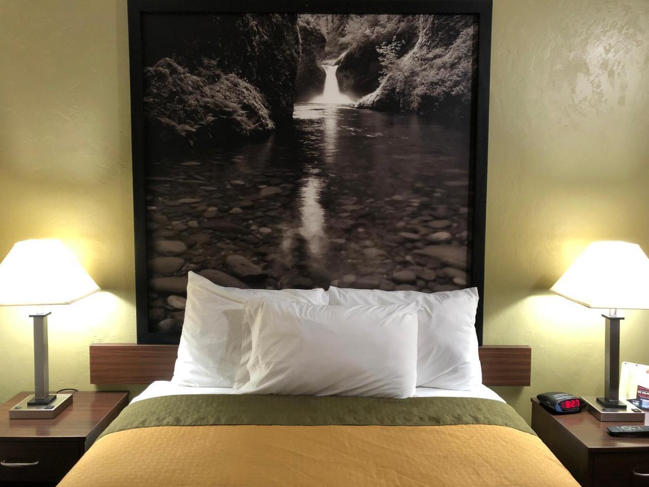 Super 8 By Wyndham Salem Hotel Bagian luar foto