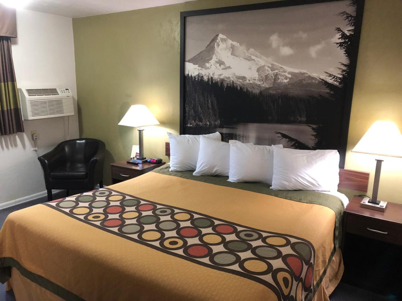 Super 8 By Wyndham Salem Hotel Bagian luar foto