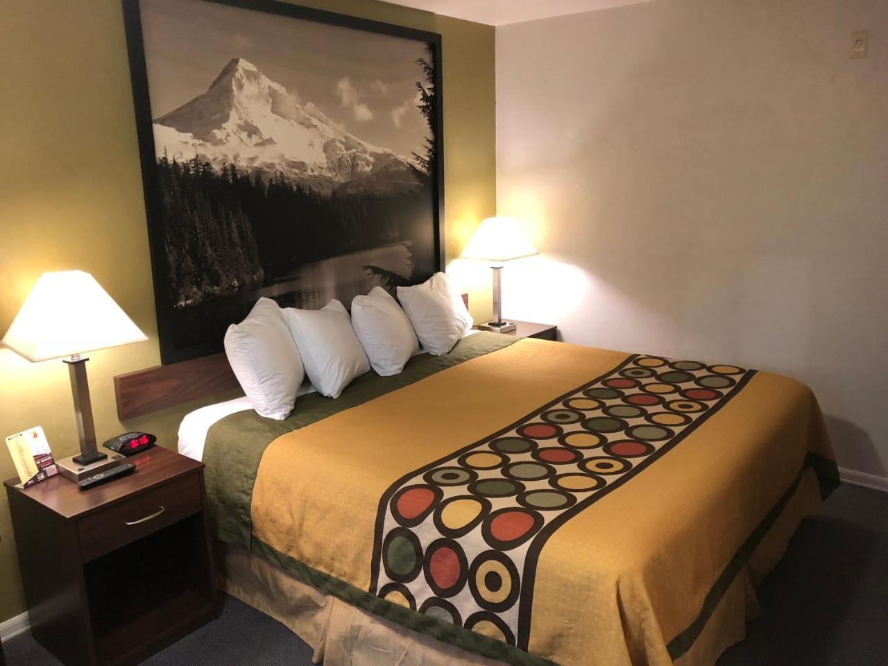 Super 8 By Wyndham Salem Hotel Bagian luar foto