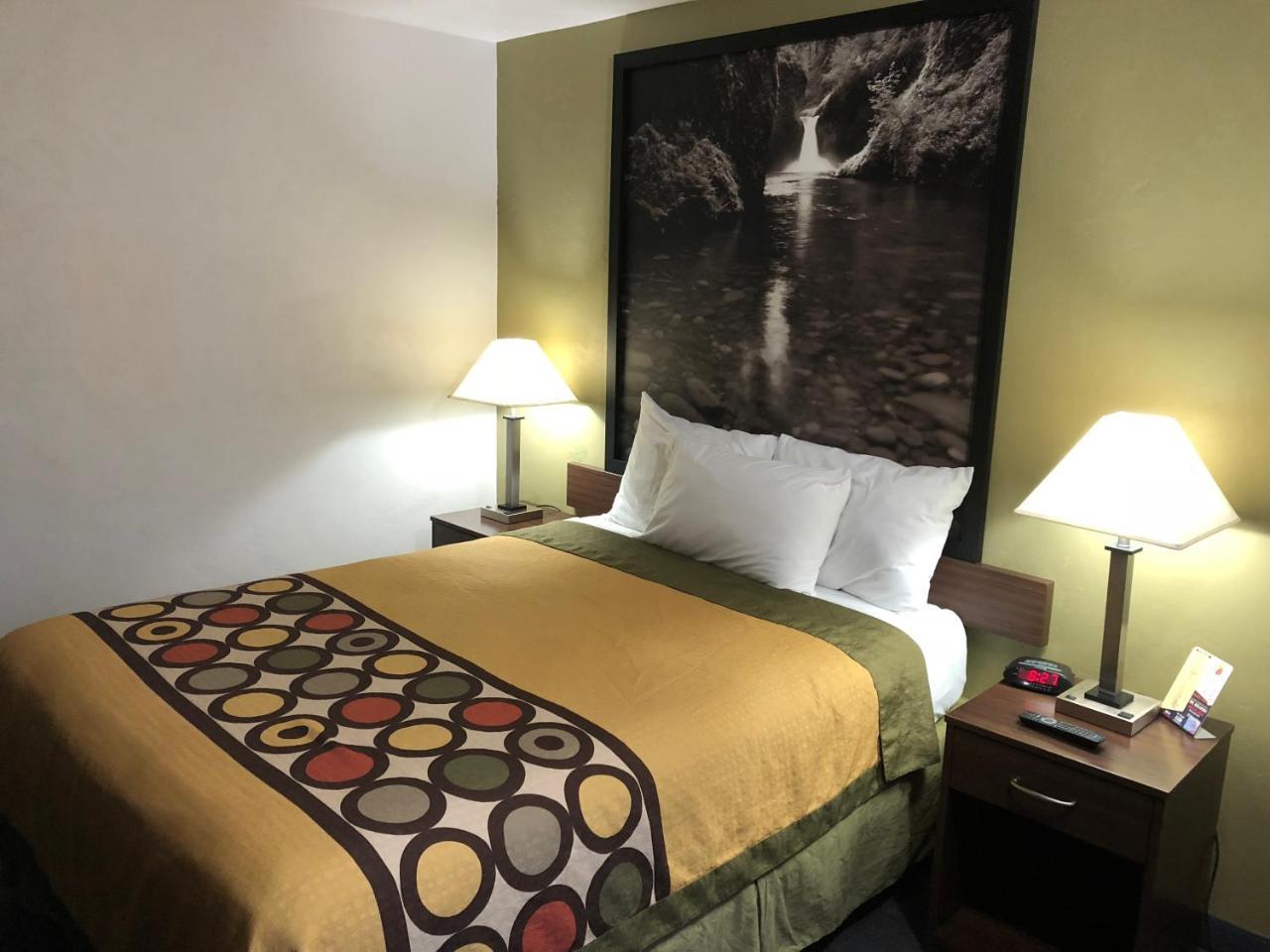 Super 8 By Wyndham Salem Hotel Bagian luar foto