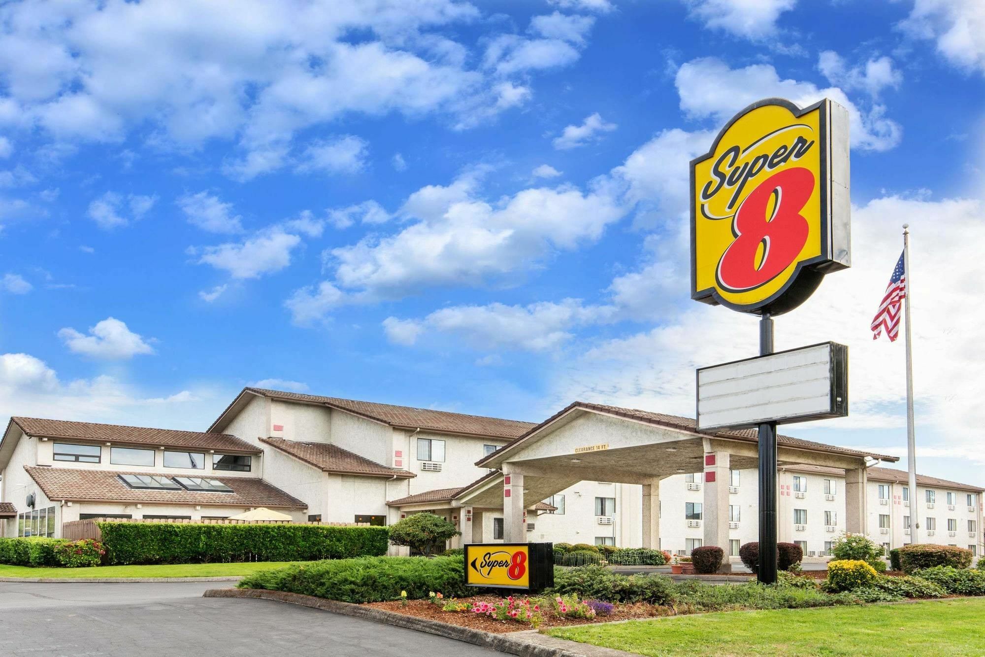 Super 8 By Wyndham Salem Hotel Bagian luar foto