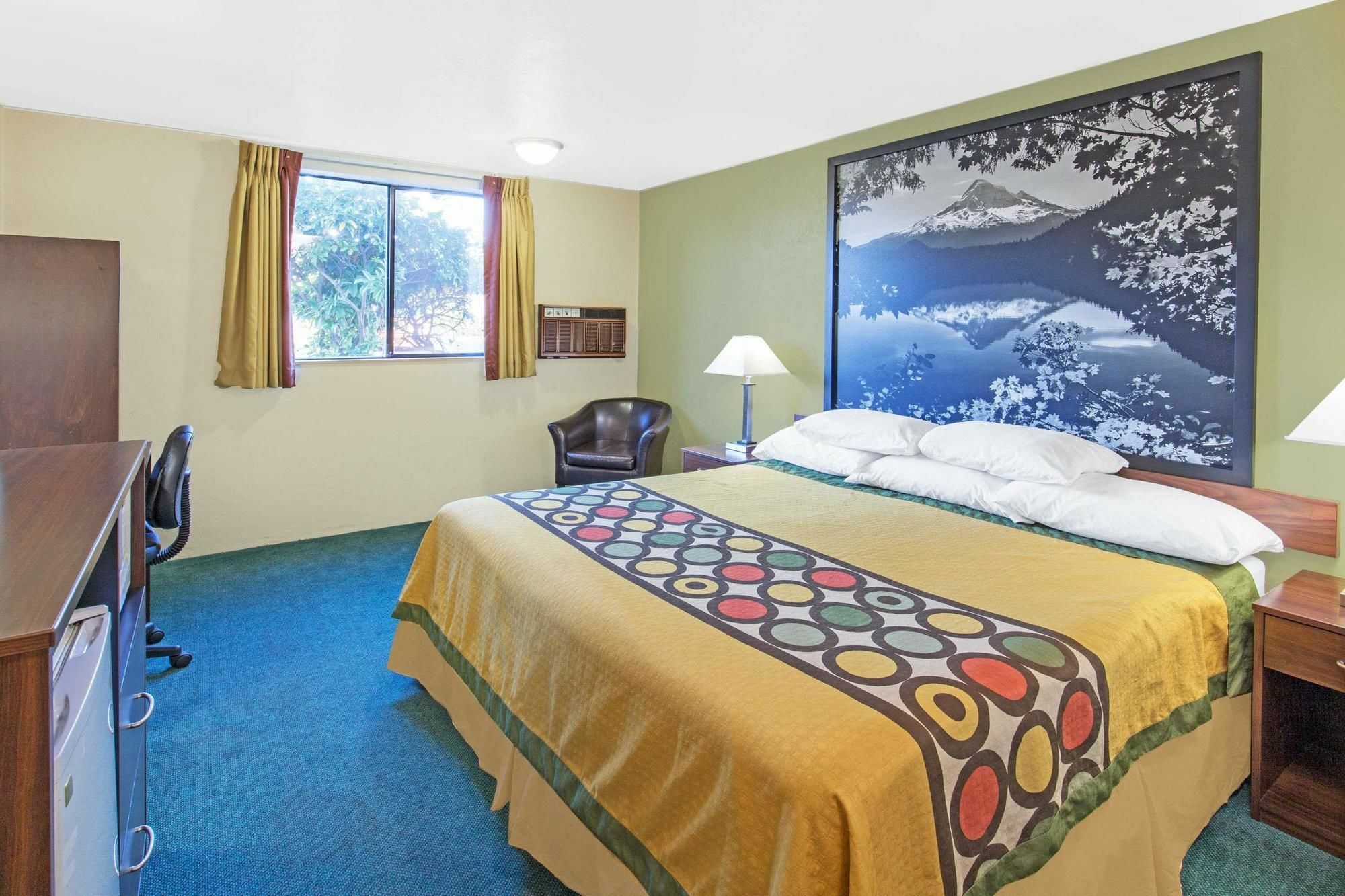Super 8 By Wyndham Salem Hotel Bagian luar foto